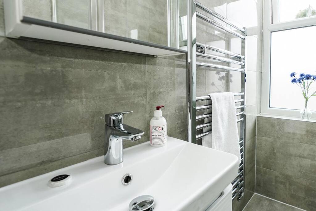 Newly Renovated Modern 4 Bed 3 Bath Apartment London Kültér fotó